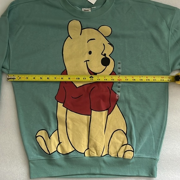🆕 Disney’s Winnie the Pooh Sweatshirt Green Size XS - Picture 4 of 11